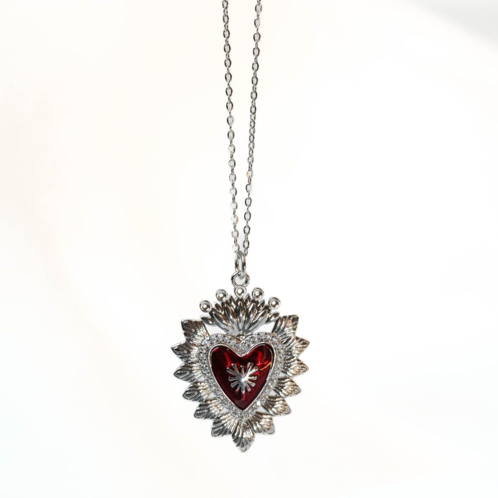 Collier ex-voto cœur sacré argenté rehaussé de rouge